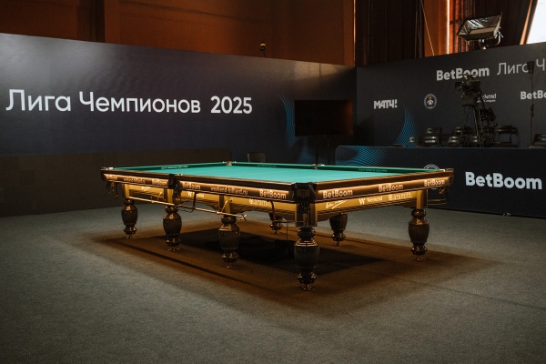 Бильярдный стол для русской пирамиды Weekend "Русский Гранд" (12 футов, 8 ног, 45мм камень) борта дуб, лузы премиум